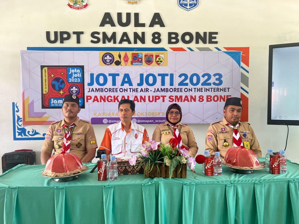 ORARI Ajar Gunakan Radio Amatir Pramuka UPT SMAN 8 Bone JOTA JOTI