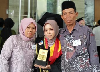 Intan Permata Lulusan Terbaik Komputerisasi Akuntansi Politri Tasikmalaya 2024