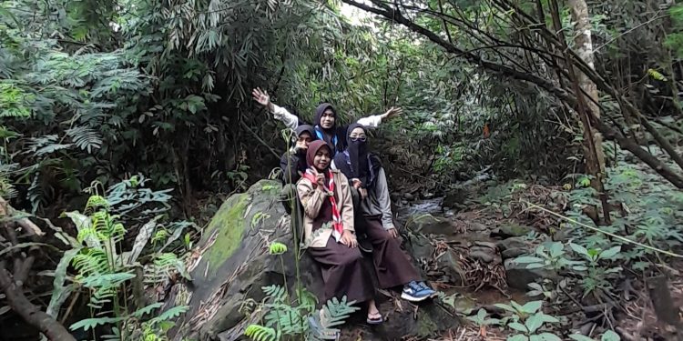 Review Buku: Tips Aman Menaklukkan Gunung