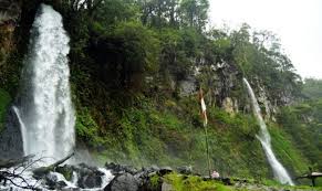 Air Terjun Cibeureum: Permata Alam di Tengah Jalur Pendakian